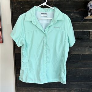 Columbia Mint Green Button-Up Shirt